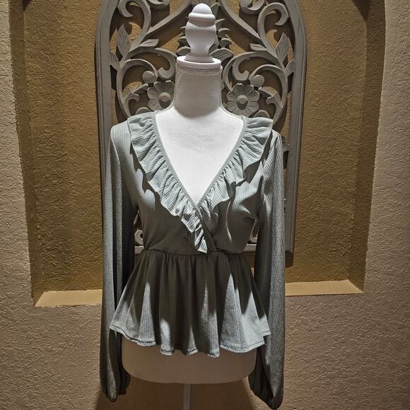 Peach Love California Sage Peplum Top NWT S Feminine Romantic Soft Girl Style - Picture 3 of 11